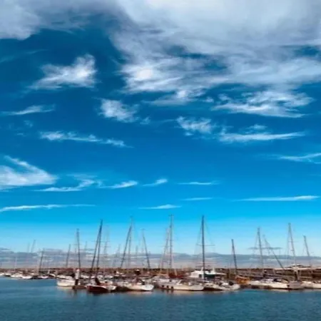 Near Marina & Pool 아파트 *